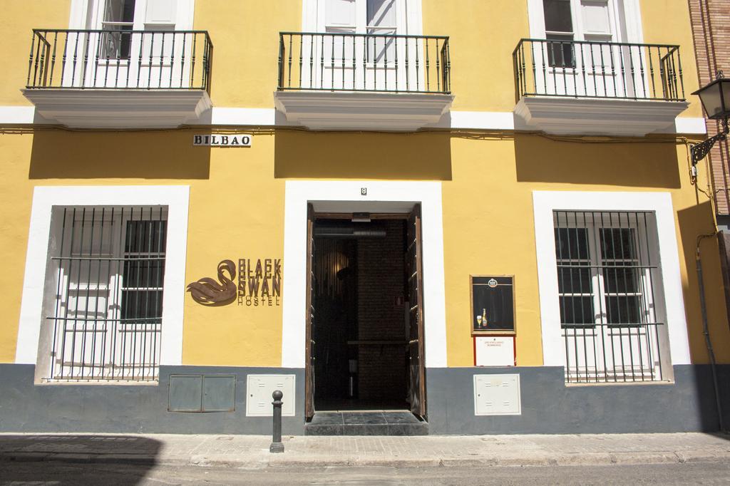 Black Swan Hostel Sevilla Extérieur photo