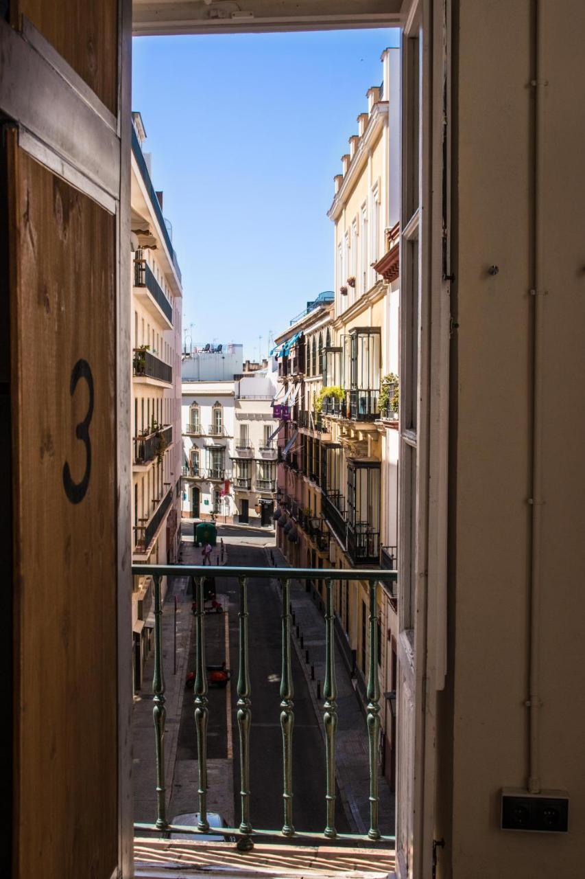 Black Swan Hostel Sevilla Extérieur photo